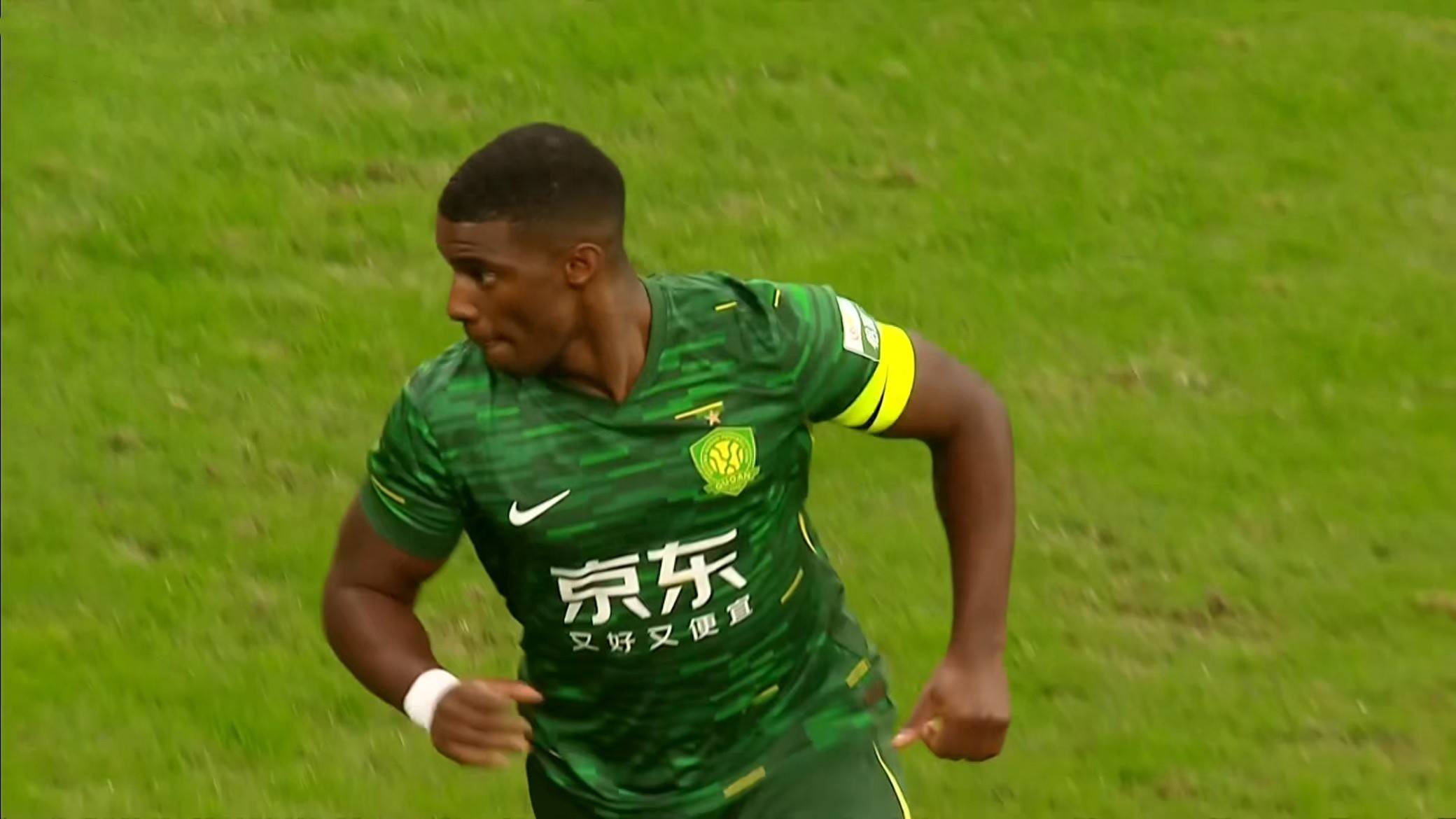 关于北京国安迎欧联关键赛；关键时刻再遭质疑；压力陡增；赛季目标并未改变的信息