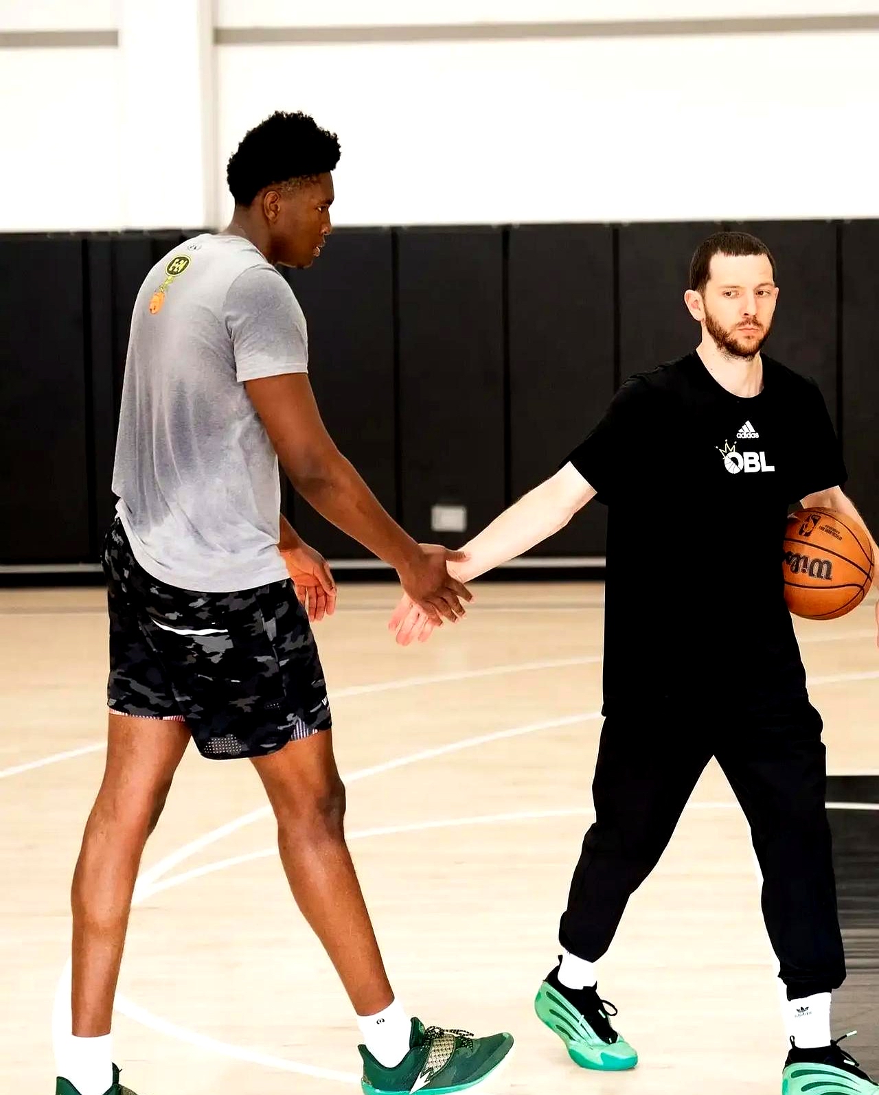 今晚中超焦点战，休斯敦火箭调整名单，球迷炸锅，年轻球员得到机会的简单介绍