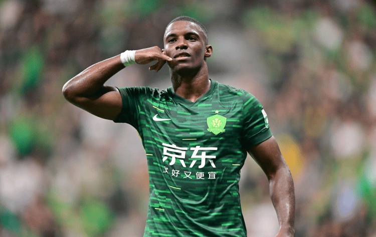 包含集结日北京国安调整名单以备欧冠；内部沟通环节打磨；引发热议；赛季目标并未改变的词条