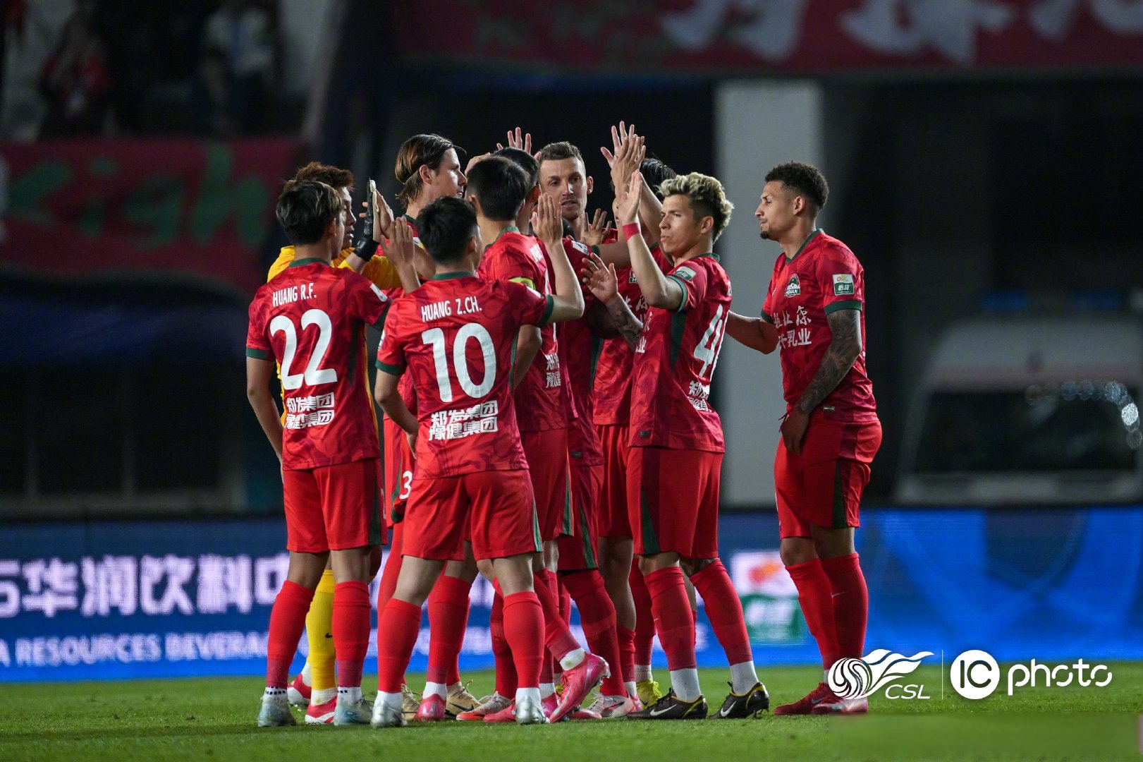 关于赛前突围战来临；皇家马德里围绕葡超内部沟通；赛场秩序良好；阵容厚度经受考验的信息